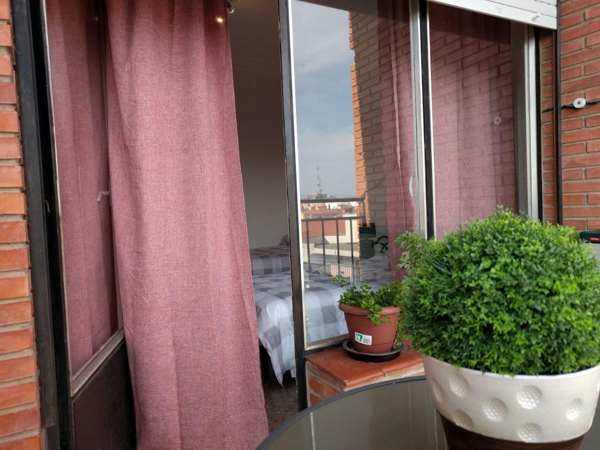 Manzanera, Junto Ayuntamiento Y Riojaforum Logroño Esterno foto